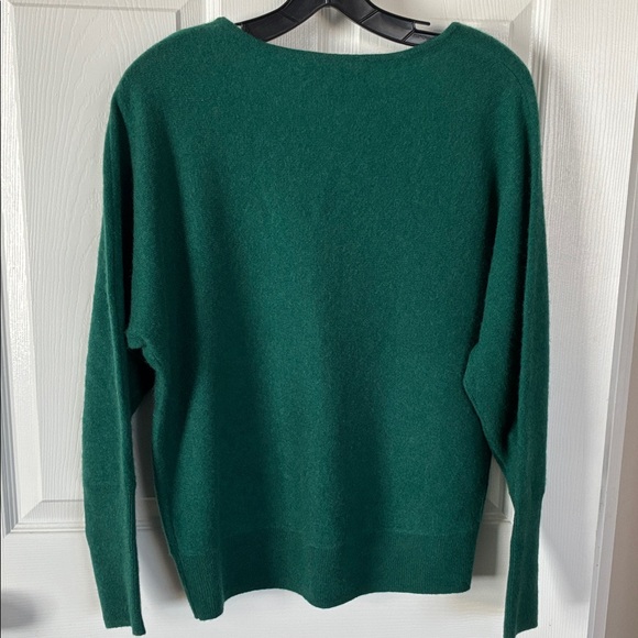 Tahari Women's Rich Green V-Neck Raglan Sleeves Sweater 100% CASHMERE Size Large - Picture 2 of 5